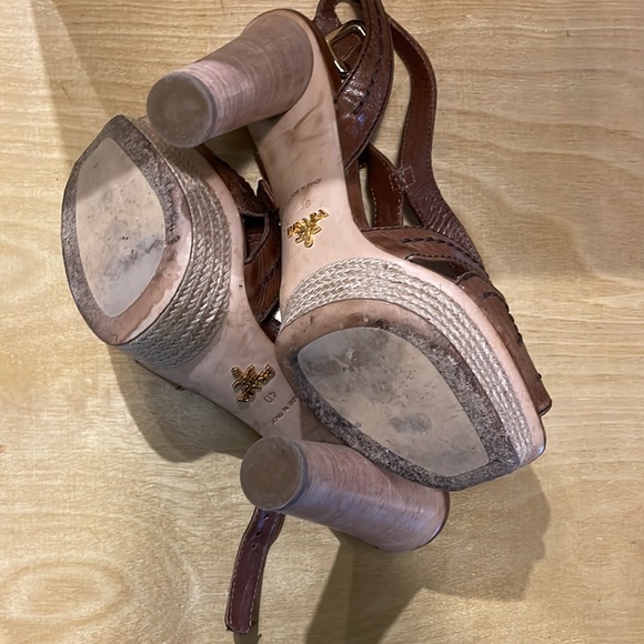 Prada - Picture 6 of 6